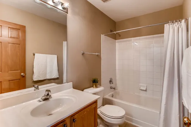 $2,400 | 961 Genesee Drive, Unit 961, Naperville, IL 60563