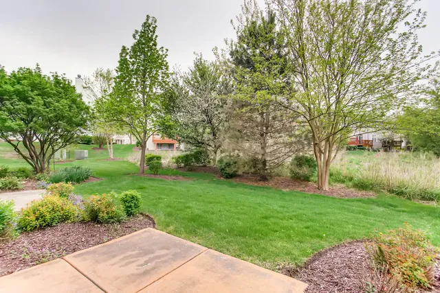 $2,400 | 961 Genesee Drive, Unit 961, Naperville, IL 60563