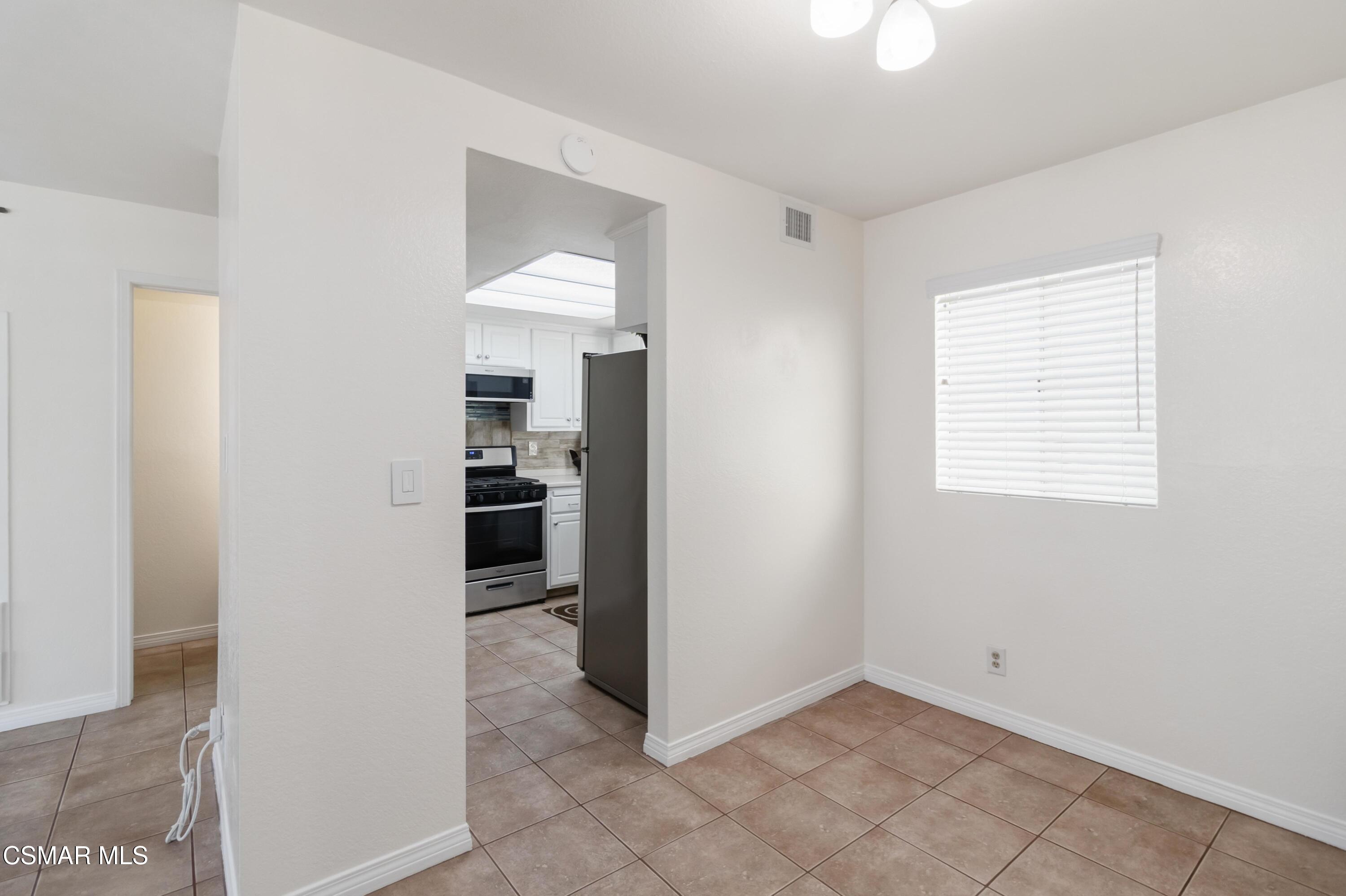 1962 Rory Lane, Unit 1 Simi Valley, CA 93063 - Photo 9 of 42 012