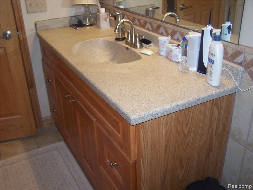 23220 Hagen Road Macomb, MI 48042 - Photo 28 of 58 100_3301.JPG