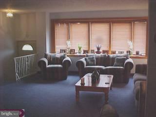 11843 Brandon Road Philadelphia, PA 19154 - Photo 3 of 6 Gallery Image 3