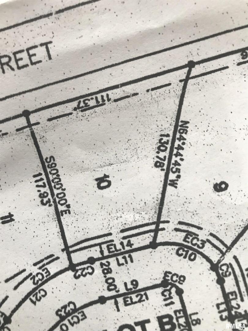 711 7th St Court Moline, IL 61265 - Photo 3 of 6 a view of a bed