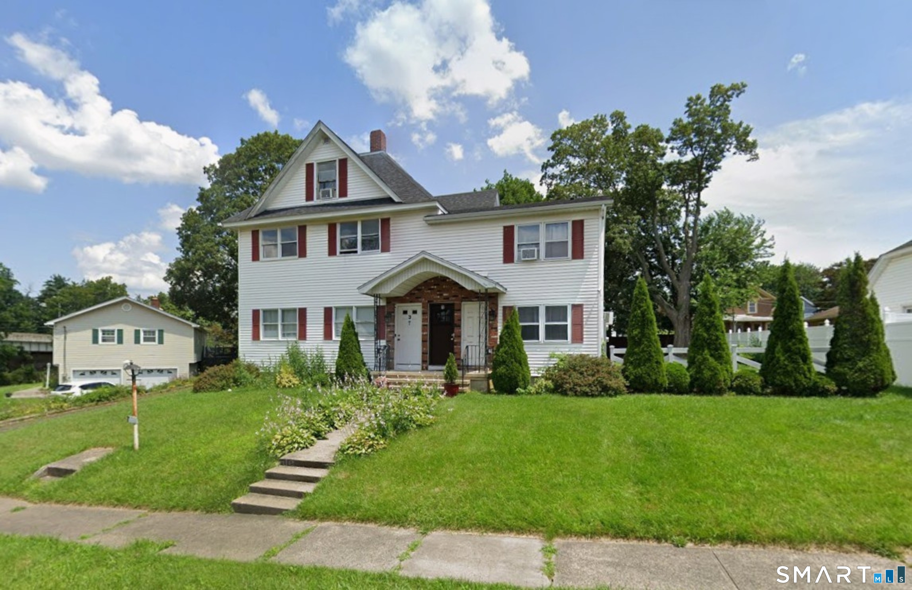 7 Davis Street, Unit 2 Danbury, CT 06810 - Photo 1 of 11