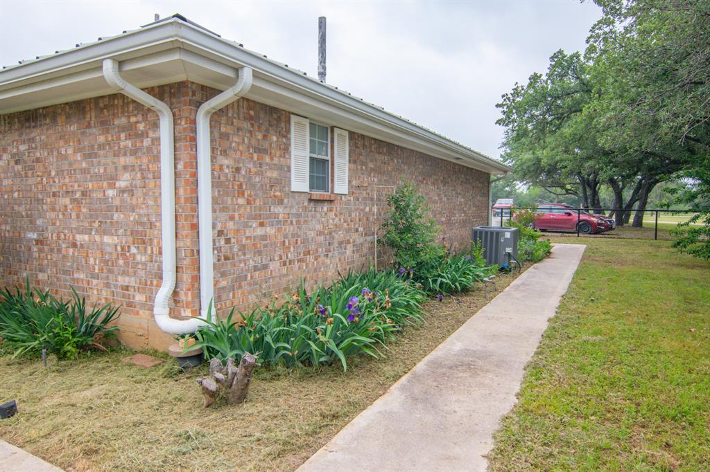 125 Circle P Heights Road Brownwood, TX 76801 - Photo 3 of 39