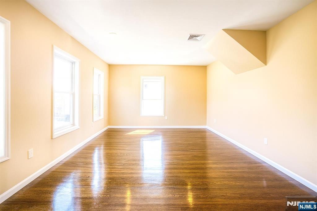 153 Walnut Street Montclair, NJ 07042 - Photo 21 of 24