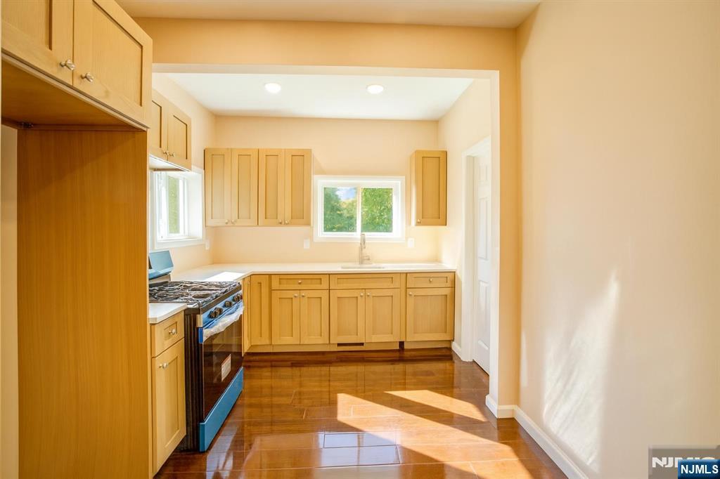 153 Walnut Street Montclair, NJ 07042 - Photo 9 of 24