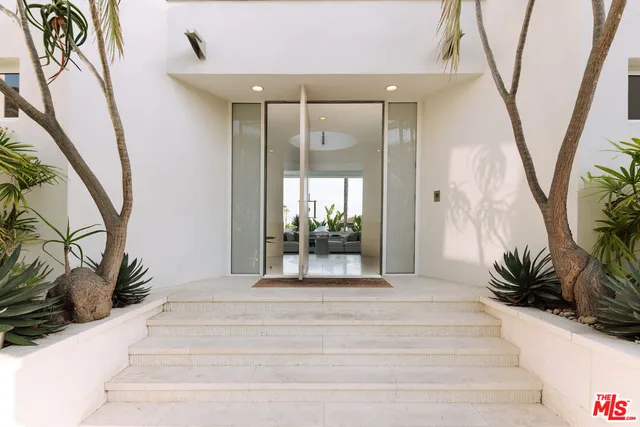 a view of a entryway