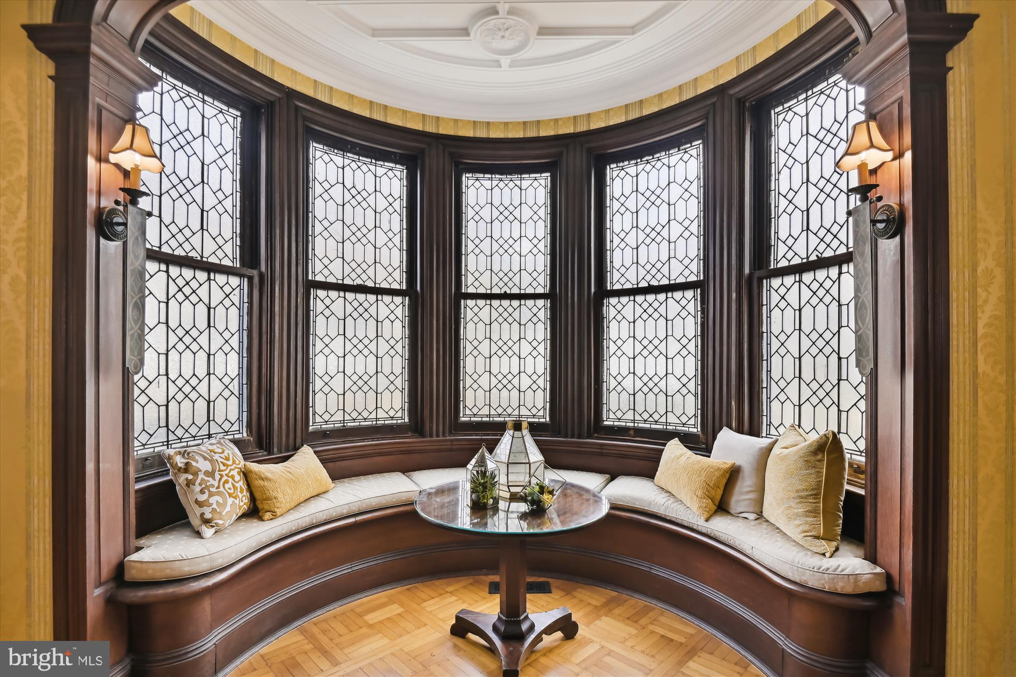 303 Oakdale Road Baltimore, MD 21210 - Photo 24 of 112 Foyer w/ Bay area w/ leaded windows