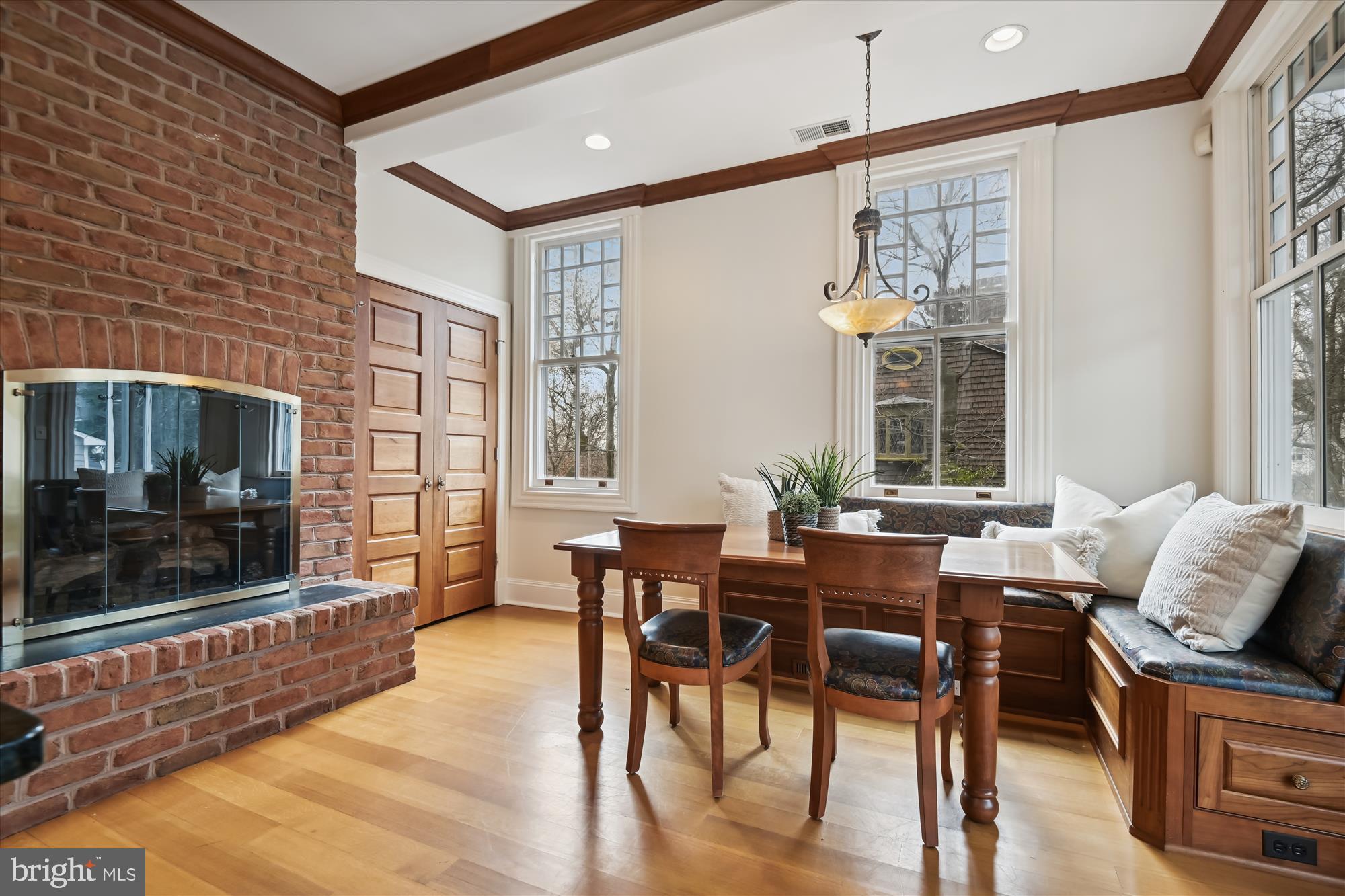303 Oakdale Road Baltimore, MD 21210 - Photo 48 of 112 Breakfast Area w/ window seat