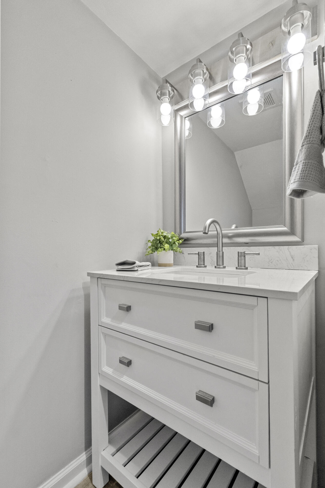 7839 Sandida Court North Charleston, SC 29418 - Photo 13 of 48 7839SandidaCt-CasaVerdeMediaLLC20