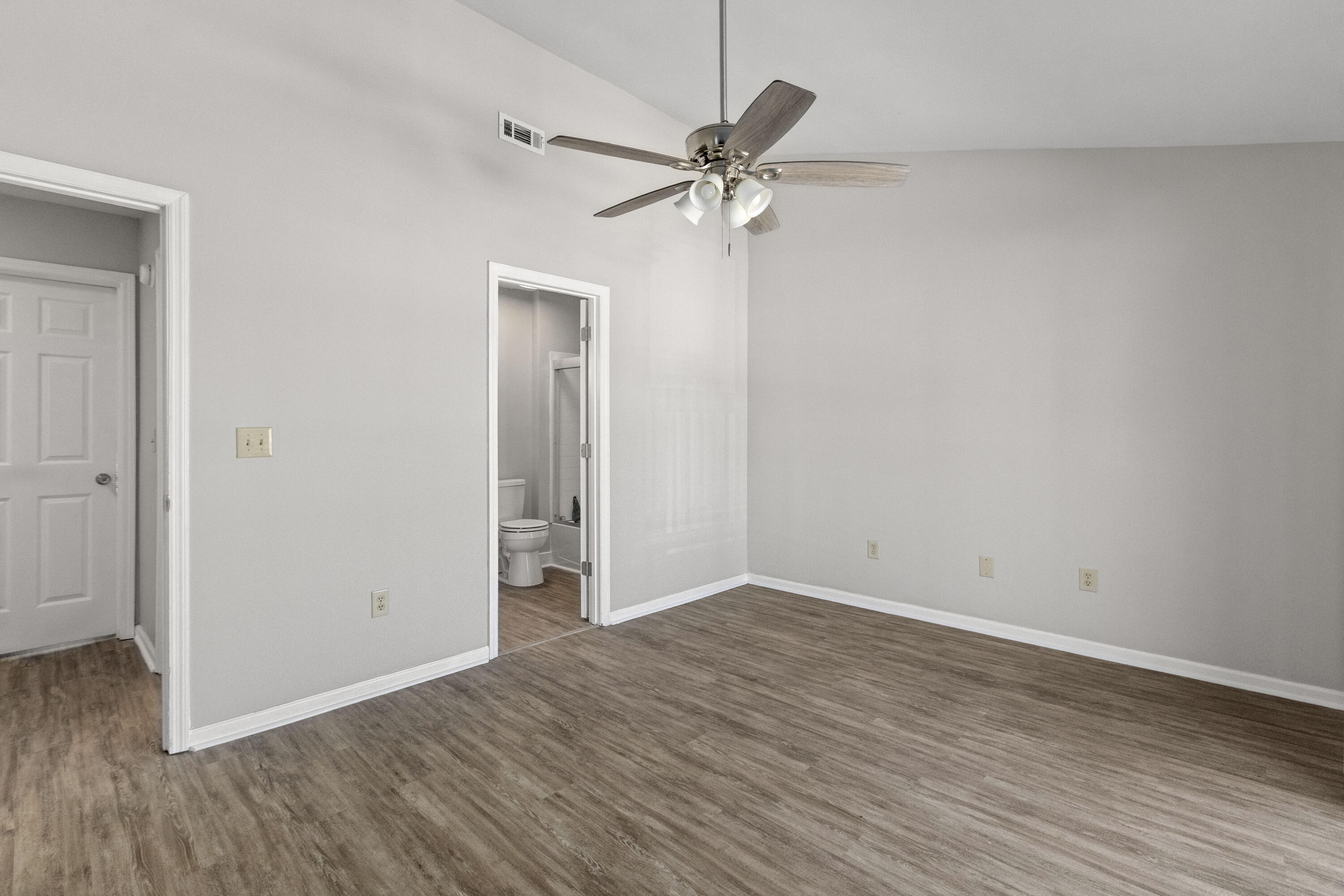 7839 Sandida Court North Charleston, SC 29418 - Photo 34 of 48 7839SandidaCt-CasaVerdeMediaLLC24