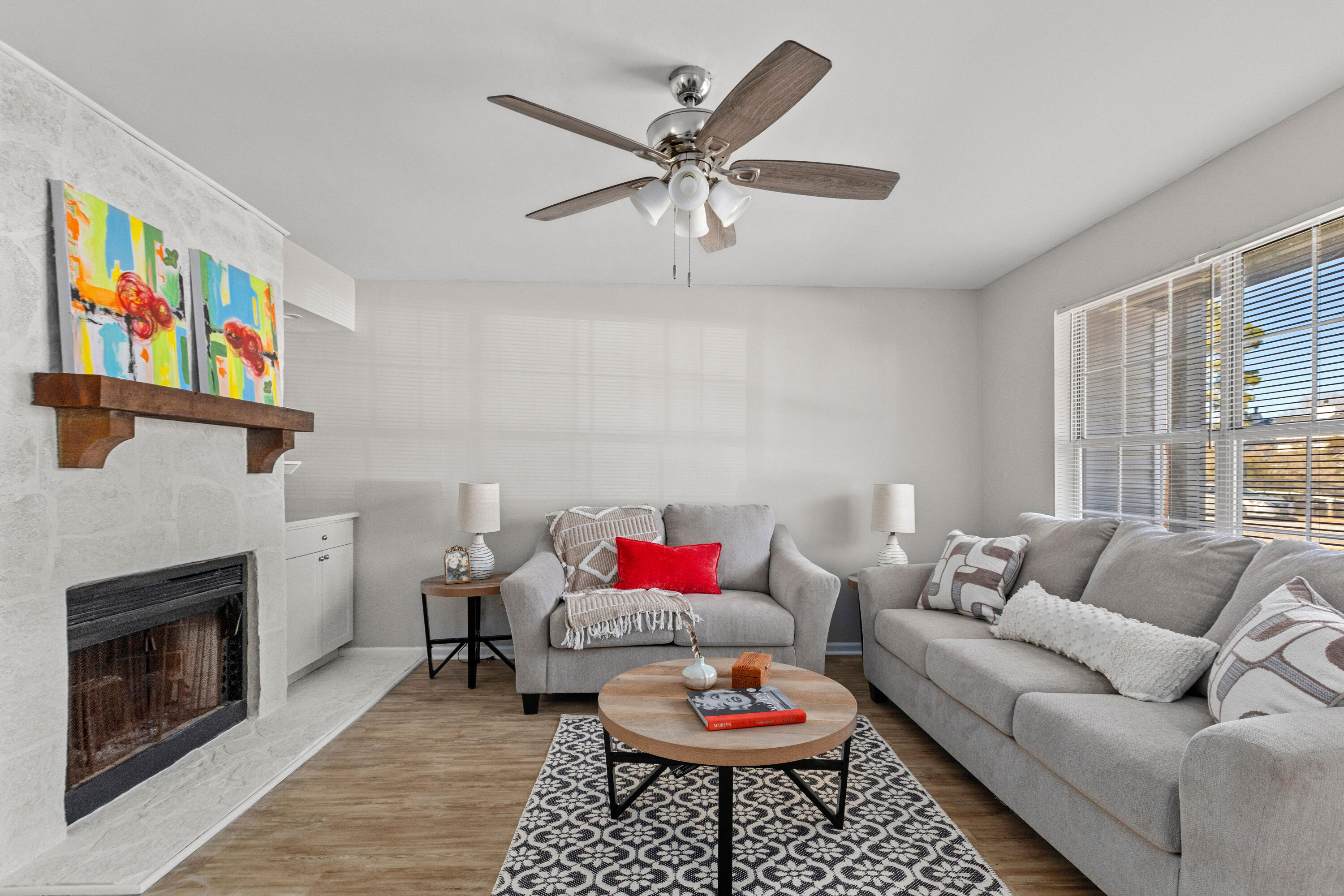 7839 Sandida Court North Charleston, SC 29418 - Photo 4 of 48 7839SandidaCt-CasaVerdeMediaLLC8