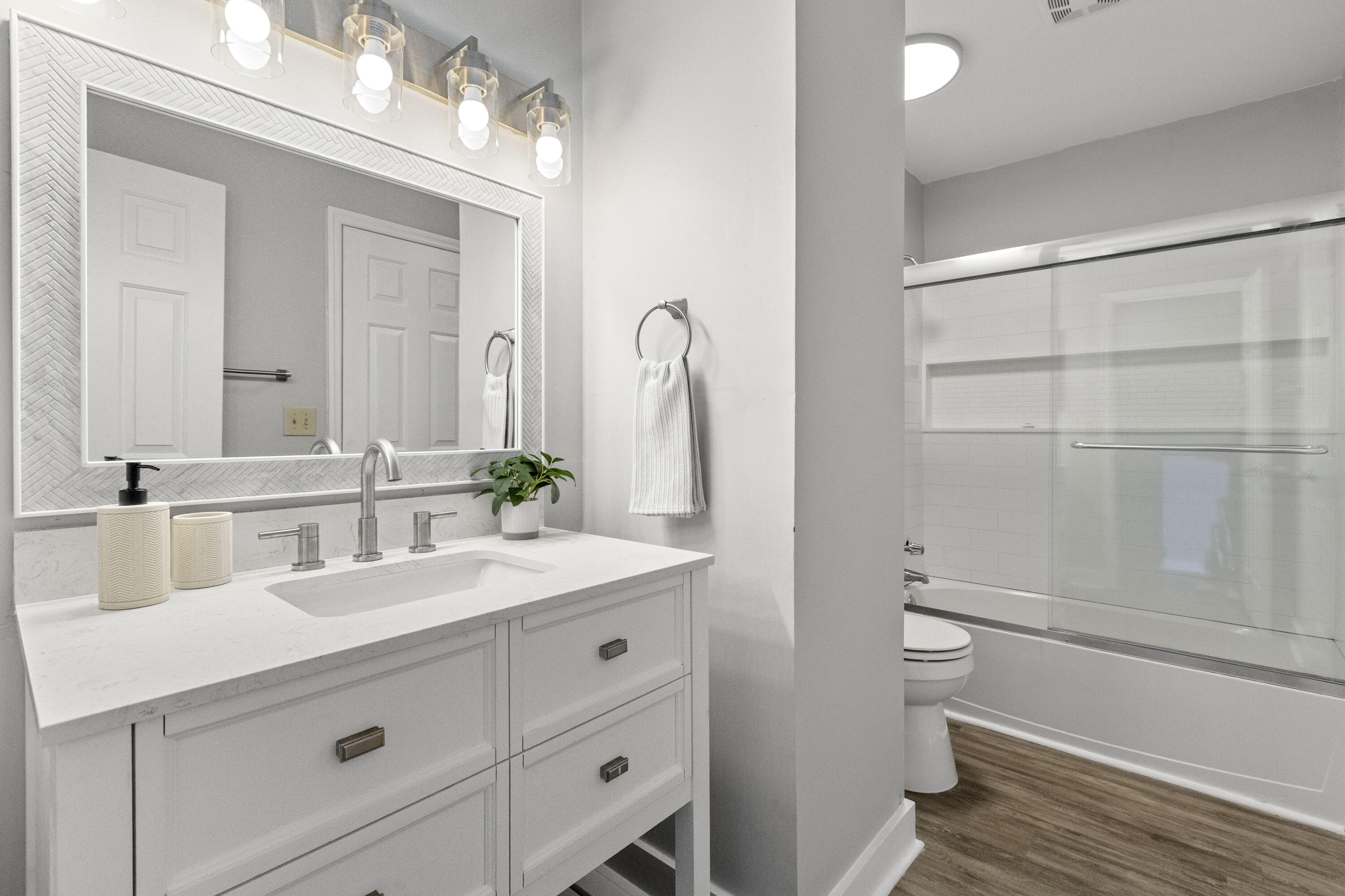 7839 Sandida Court North Charleston, SC 29418 - Photo 5 of 48 7839SandidaCt-CasaVerdeMediaLLC27