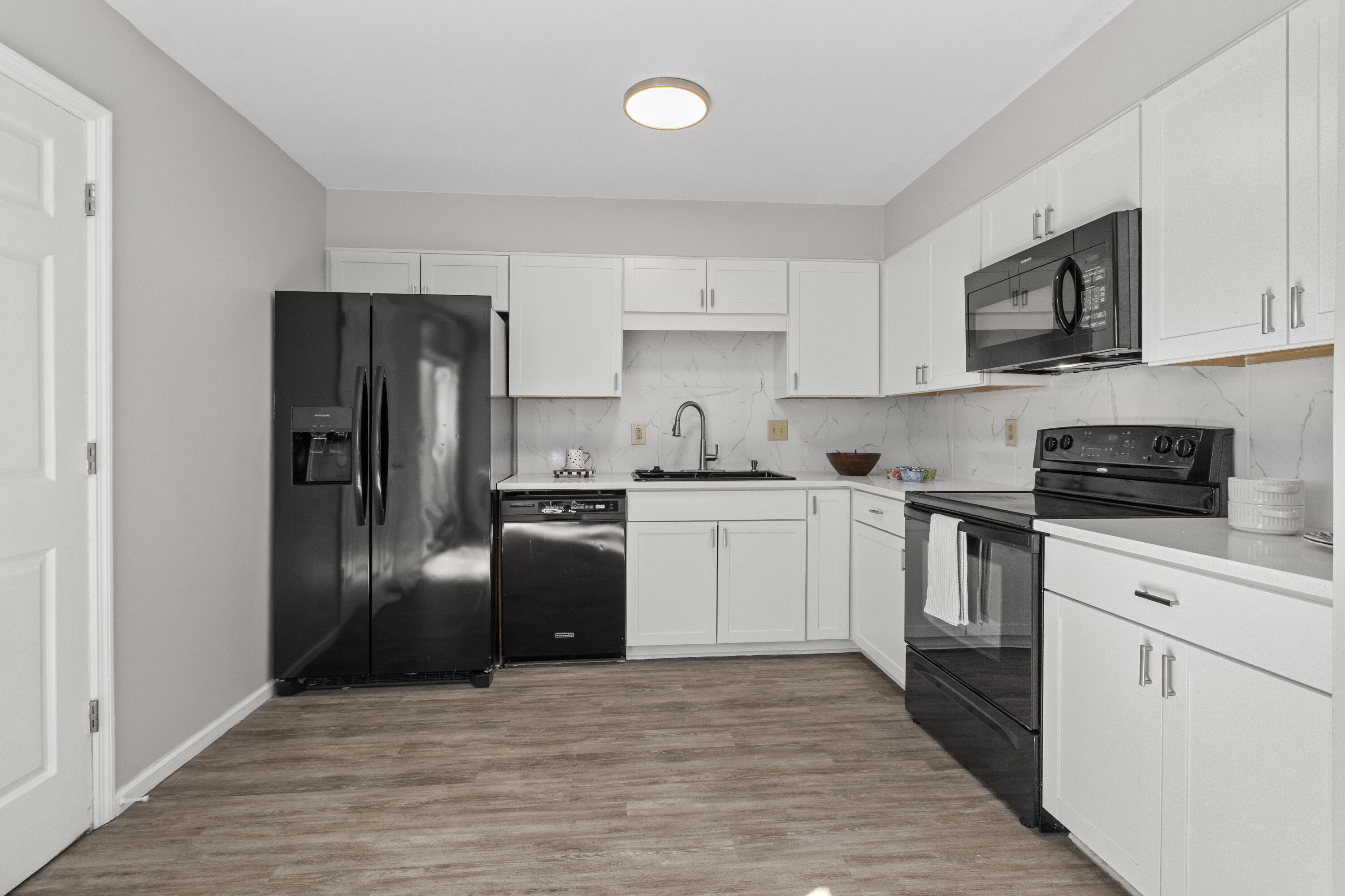 7839 Sandida Court North Charleston, SC 29418 - Photo 9 of 48 7839SandidaCt-CasaVerdeMediaLLC16