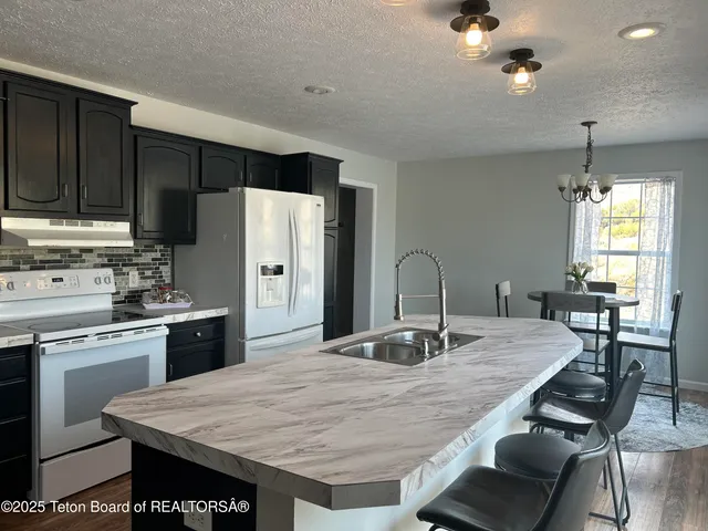 $330,000 | 17 South Sioux Trail, Pinedale, WY 82941