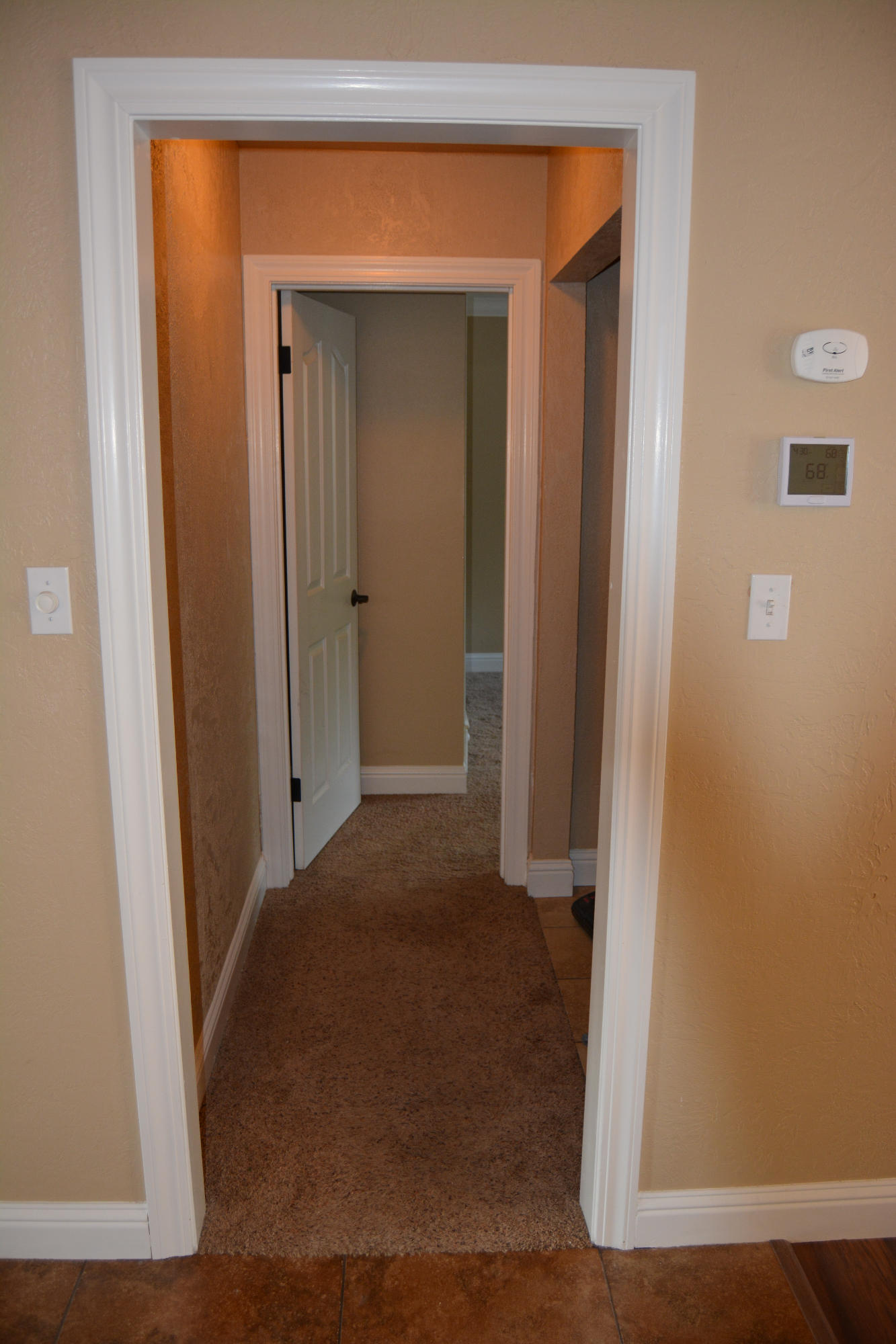 5561 Willow Road Redding, CA 96001 - Photo 11 of 30 Master hall / Laundry
