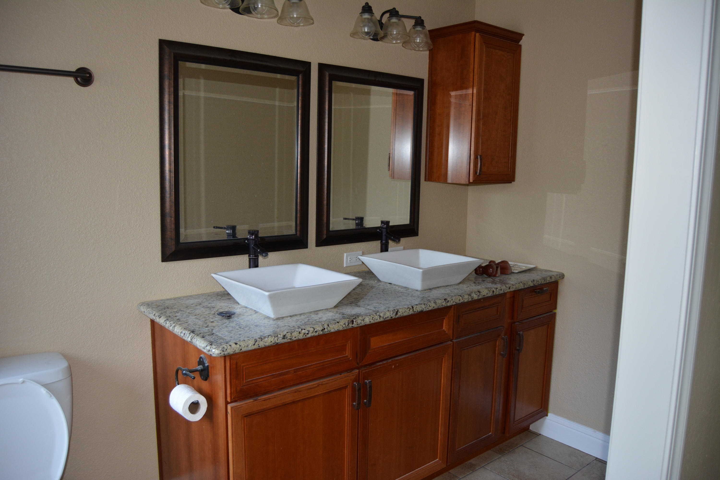 5561 Willow Road Redding, CA 96001 - Photo 12 of 30 Master Bath