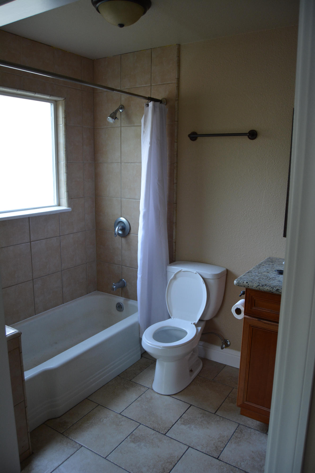 5561 Willow Road Redding, CA 96001 - Photo 13 of 30 Master Bath