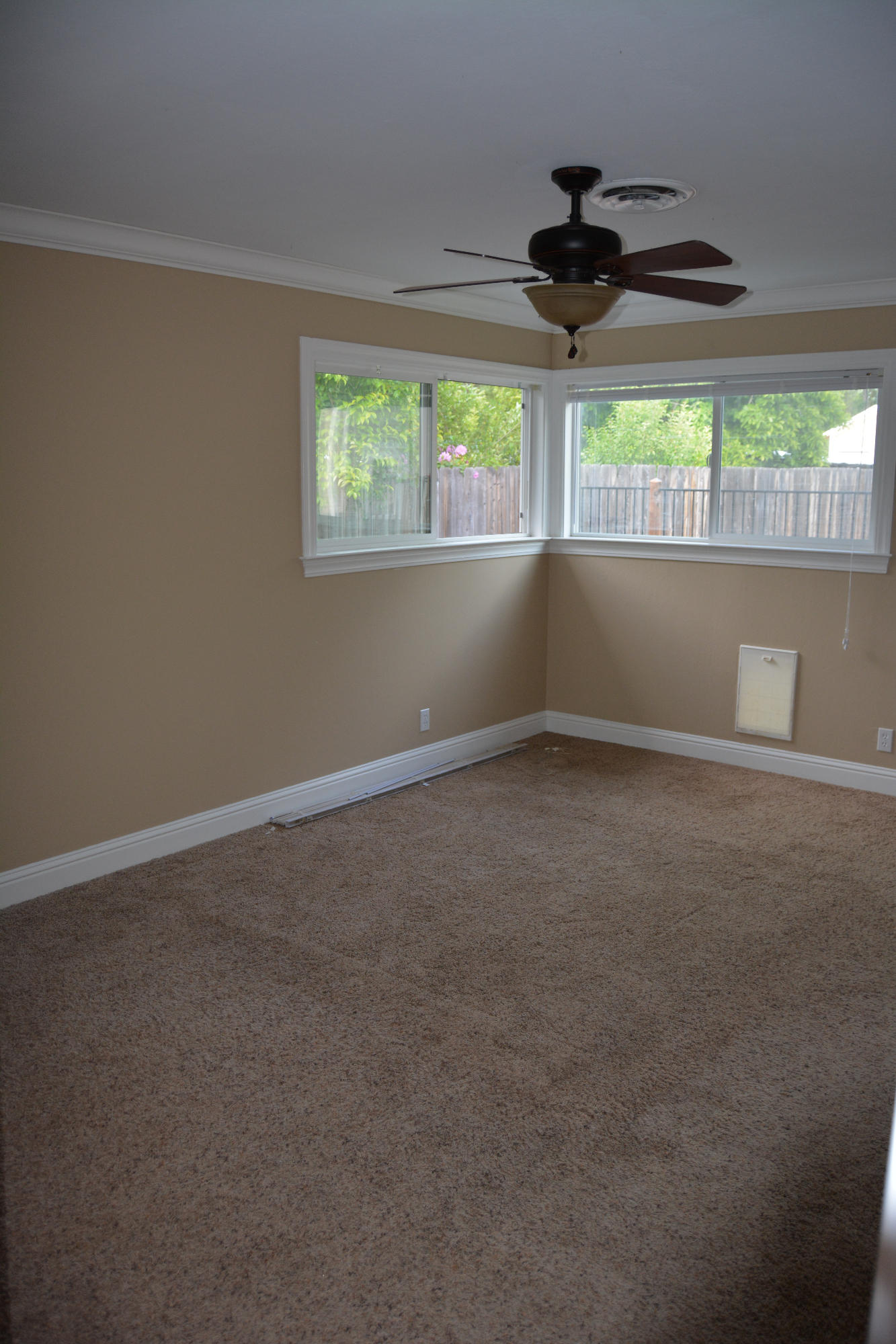 5561 Willow Road Redding, CA 96001 - Photo 17 of 30 Master Bed