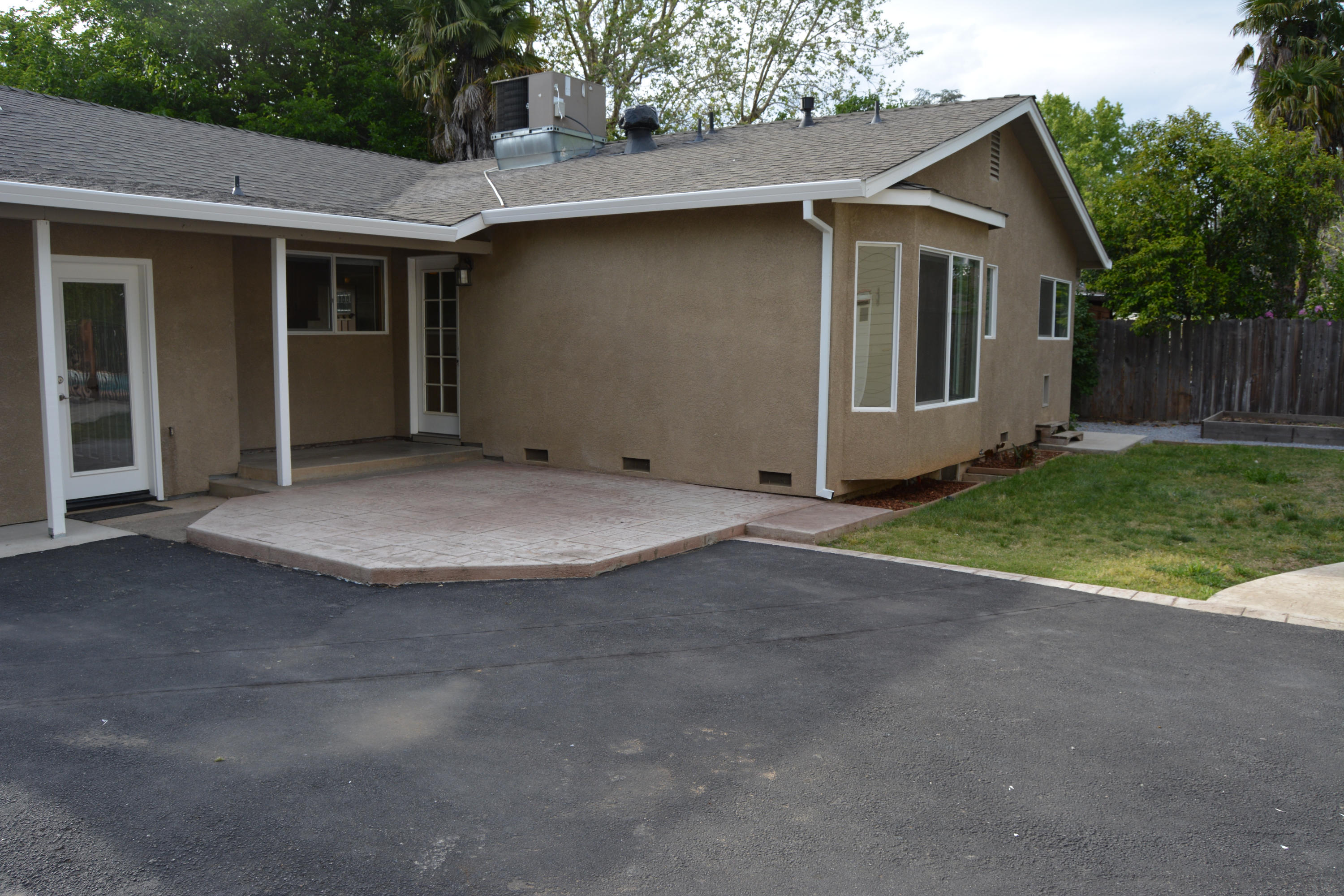5561 Willow Road Redding, CA 96001 - Photo 18 of 30 Stamped concrete patio