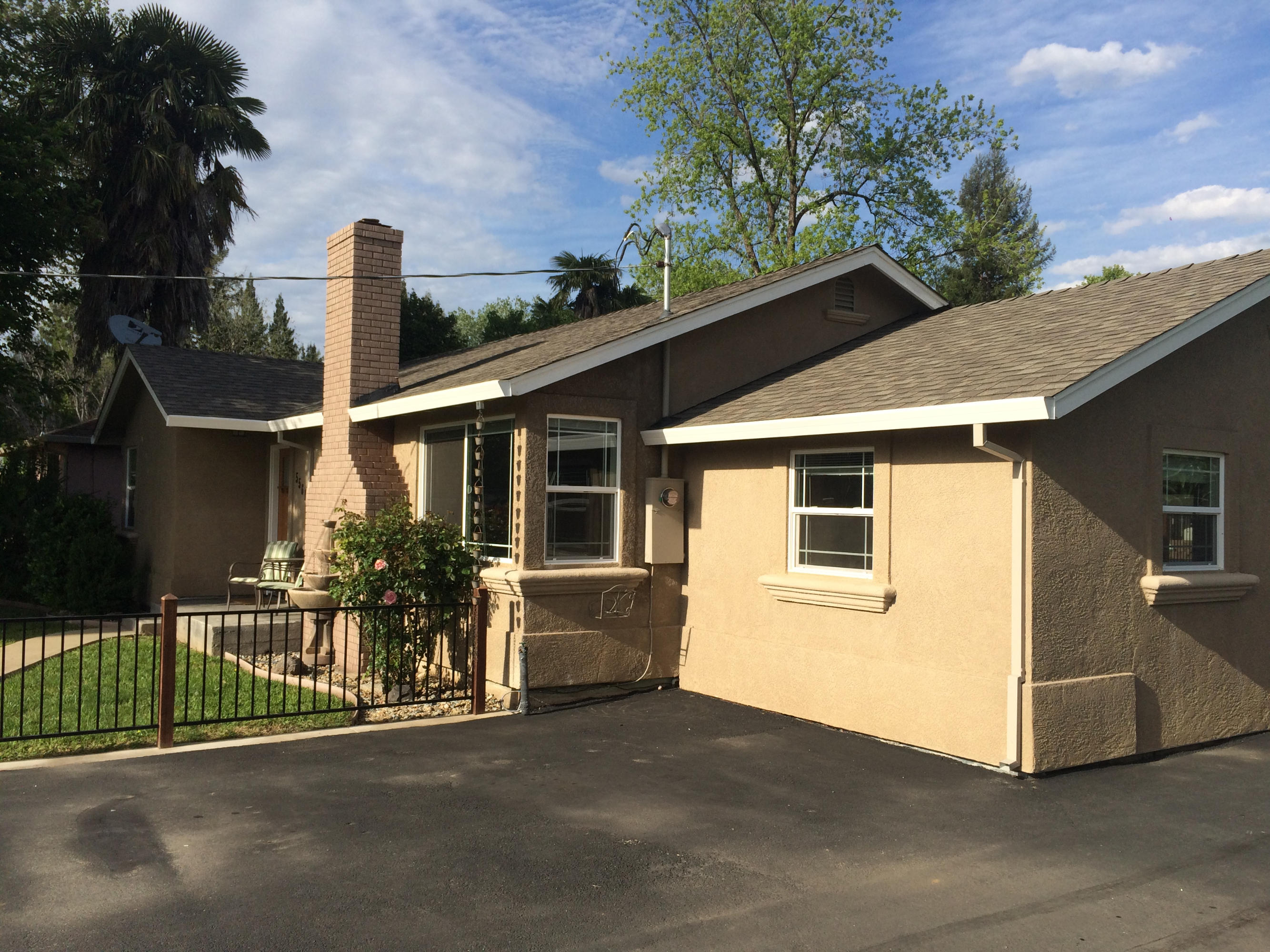 5561 Willow Road Redding, CA 96001 - Photo 2 of 30 Side view