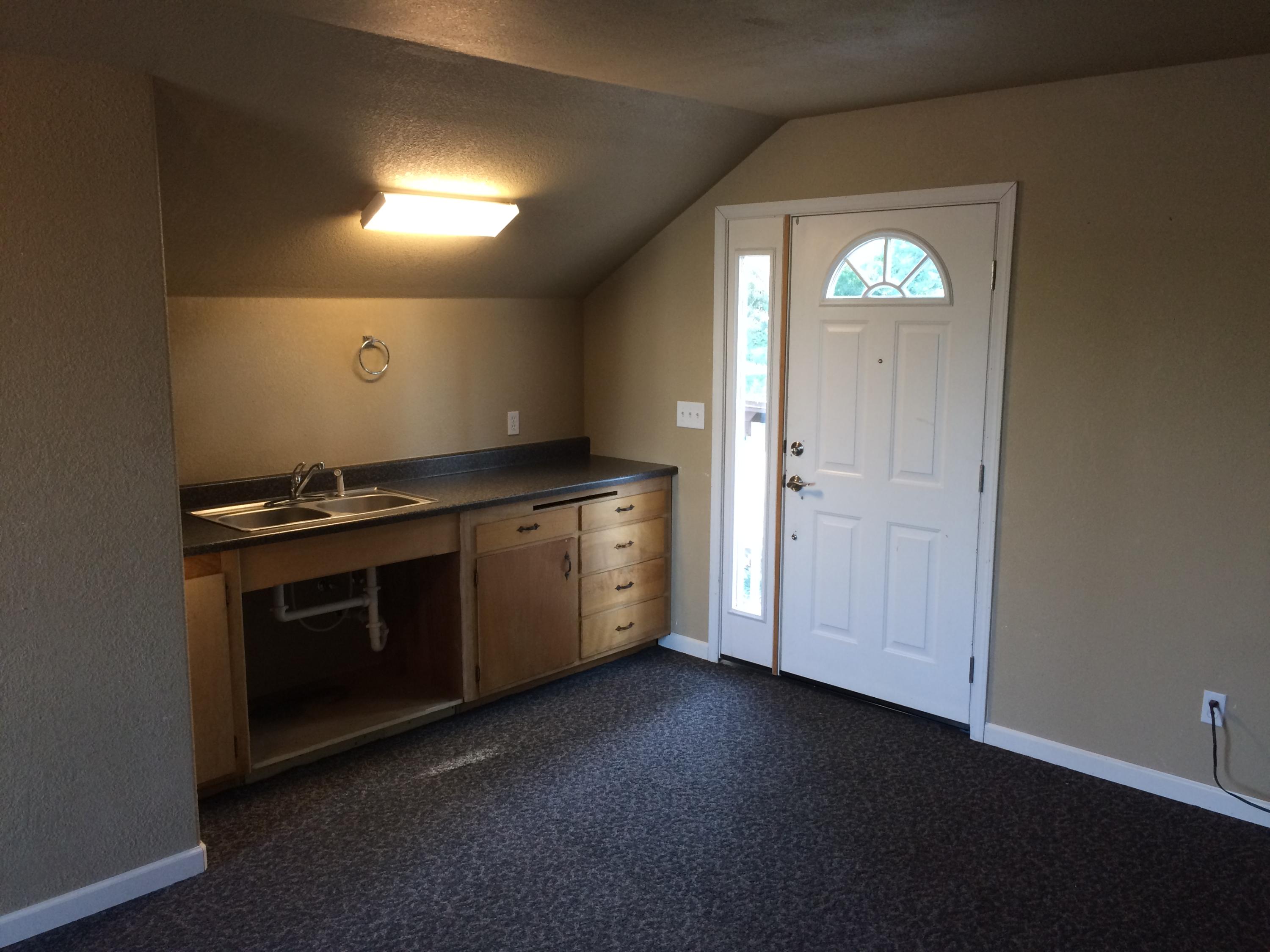 5561 Willow Road Redding, CA 96001 - Photo 24 of 30 Studio kitchenette