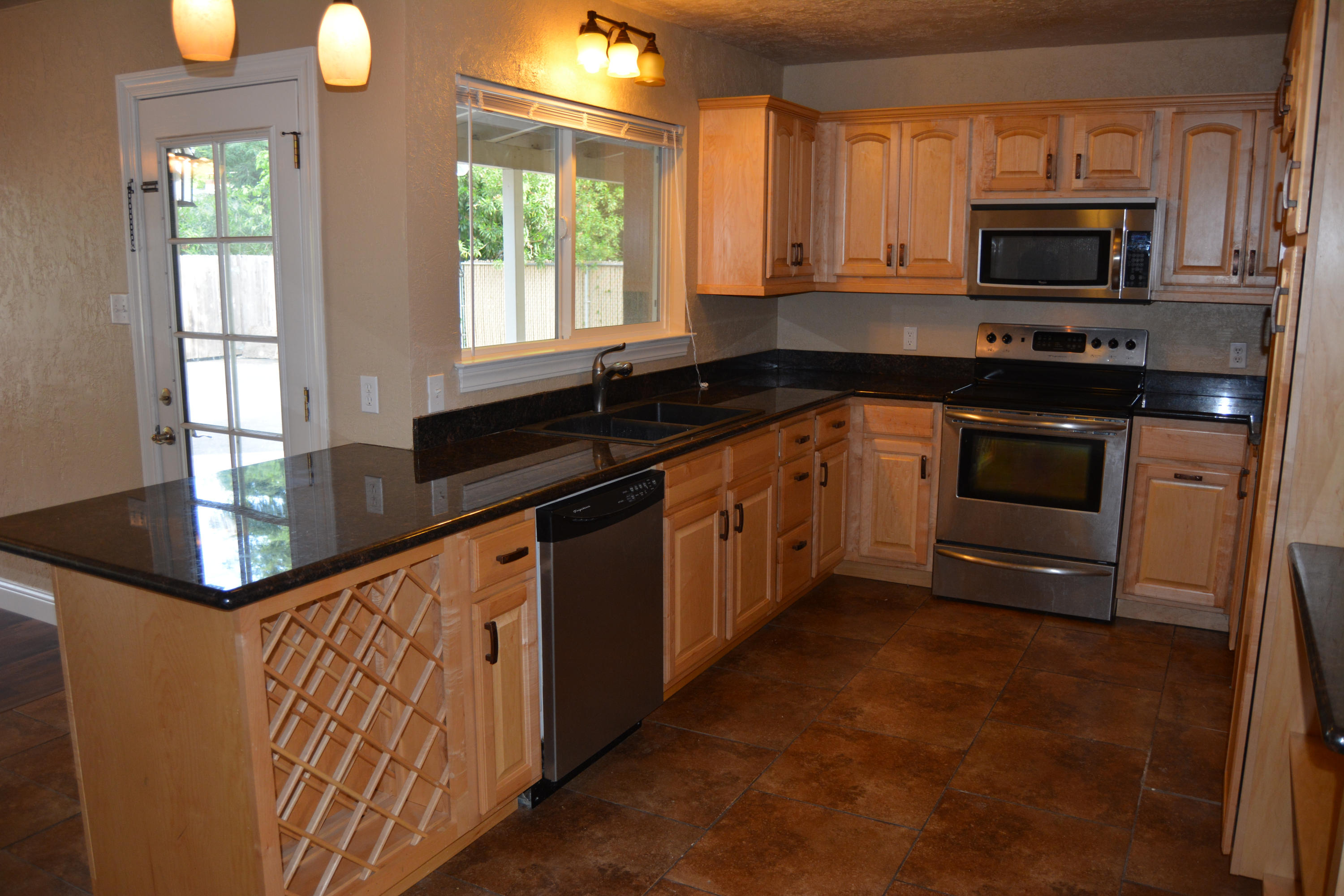 5561 Willow Road Redding, CA 96001 - Photo 3 of 30 Kitchen