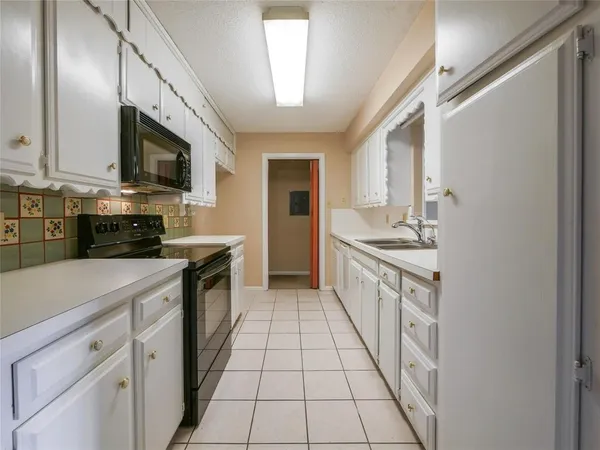 $2,000 | 2113 Fleur De Lis Court, Arlington, TX 76012