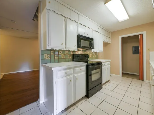 $2,000 | 2113 Fleur De Lis Court, Arlington, TX 76012