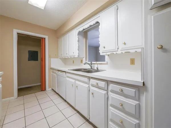 $2,000 | 2113 Fleur De Lis Court, Arlington, TX 76012