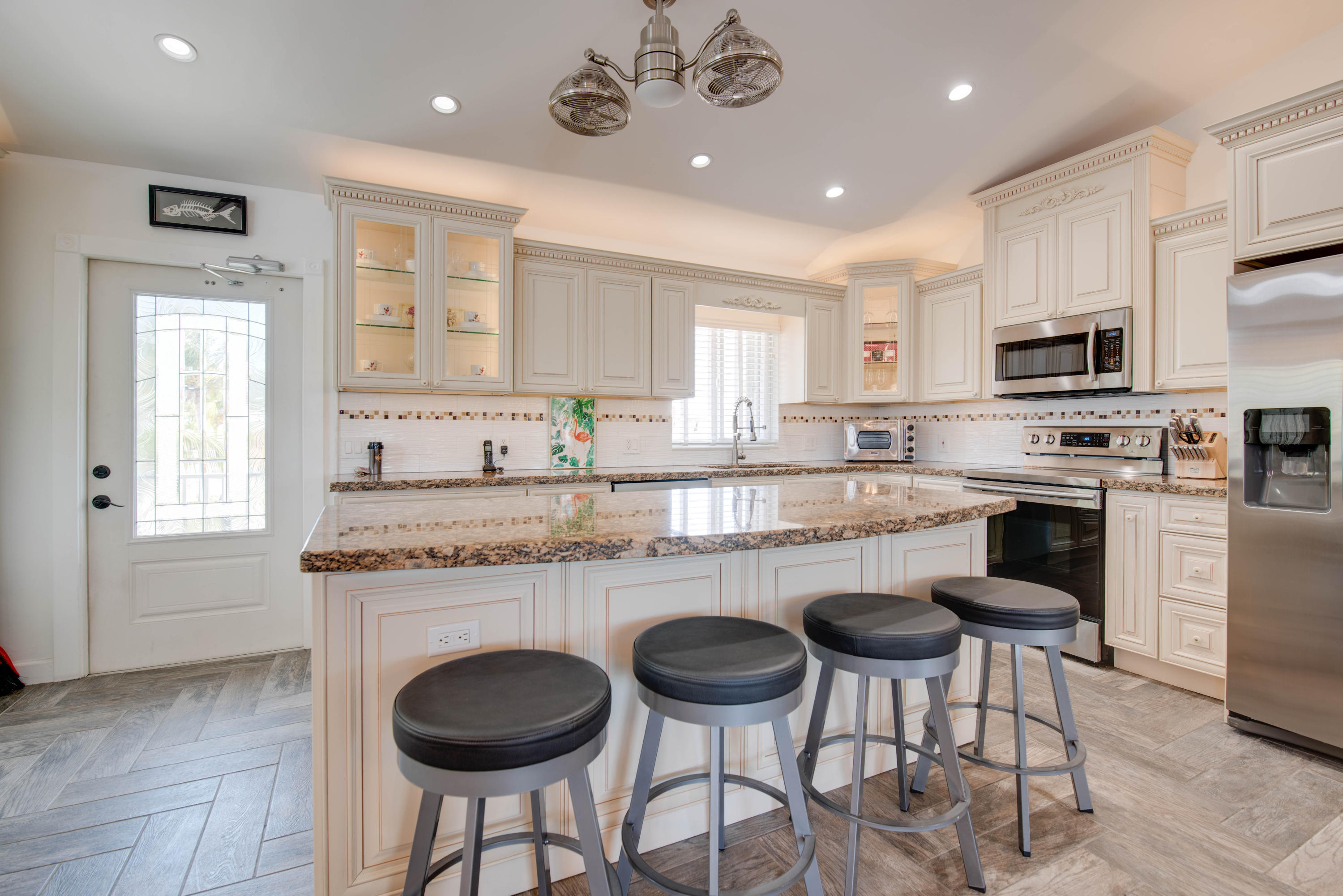 29630 Ranger Avenue Big Pine Key, FL 33043 - Photo 14 of 33 Kitchen/Bar