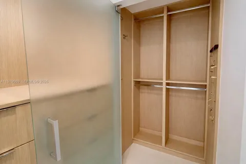 $850,000 | 2155 Washington Court, Unit 606, Miami Beach, FL 33139