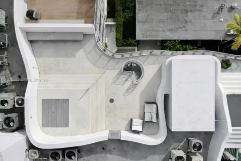 $850,000 | 2155 Washington Court, Unit 606, Miami Beach, FL 33139