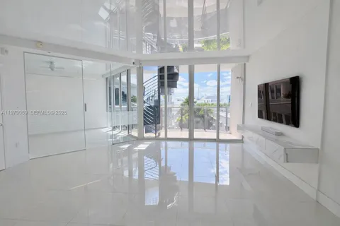 $850,000 | 2155 Washington Court, Unit 606, Miami Beach, FL 33139