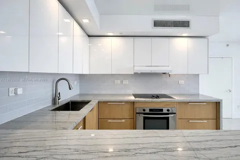 $850,000 | 2155 Washington Court, Unit 606, Miami Beach, FL 33139