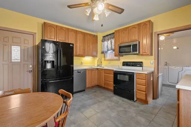 $75,000 | 162 6th Avenue, Moline, IL 61265