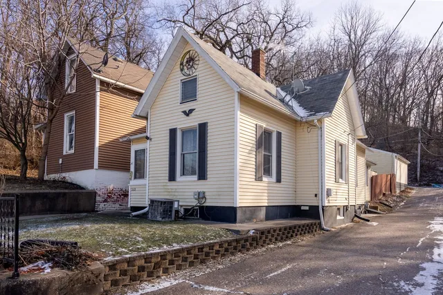 $75,000 | 162 6th Avenue, Moline, IL 61265