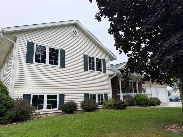 $484,900 | 912 21st Street, Prairie du Sac, WI 53578