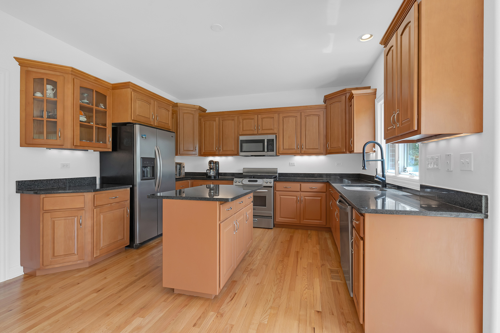 427 Natoma Avenue Addison, IL 60101 - Photo 8 of 27