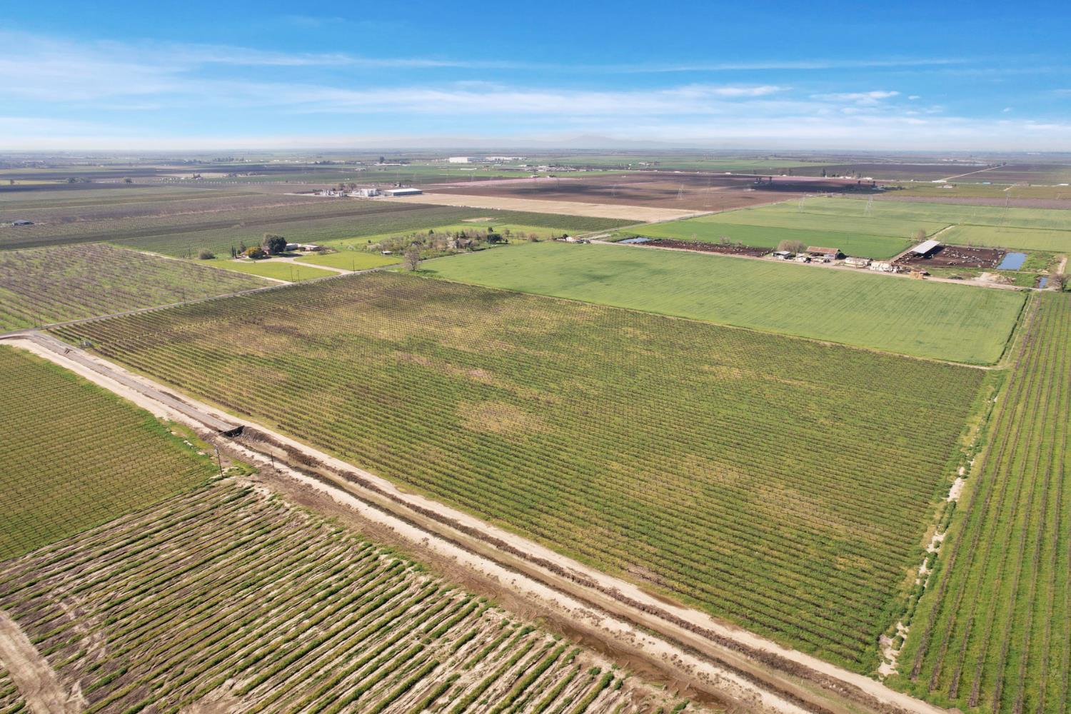 4923 West Acampo Road Lodi, CA 95242 - Photo 1 of 17 a view of an ocean