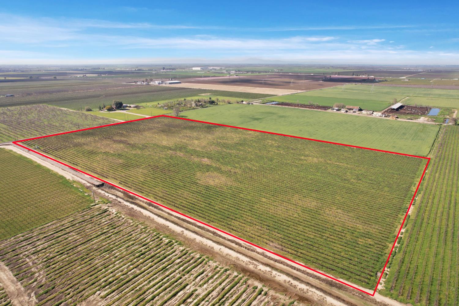 4923 West Acampo Road Lodi, CA 95242 - Photo 3 of 17 a view of an ocean