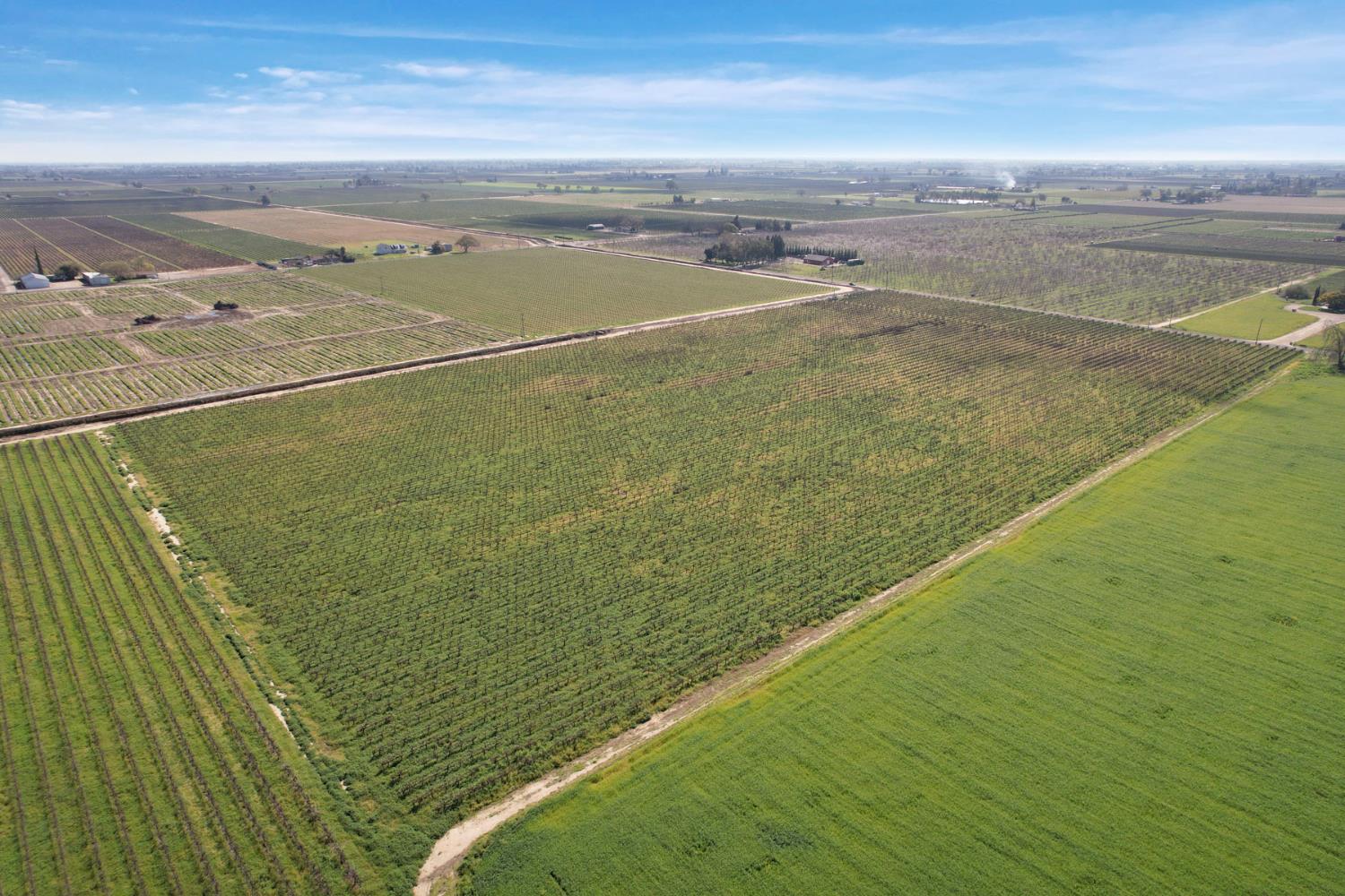 4923 West Acampo Road Lodi, CA 95242 - Photo 6 of 17 a view of an ocean and beach