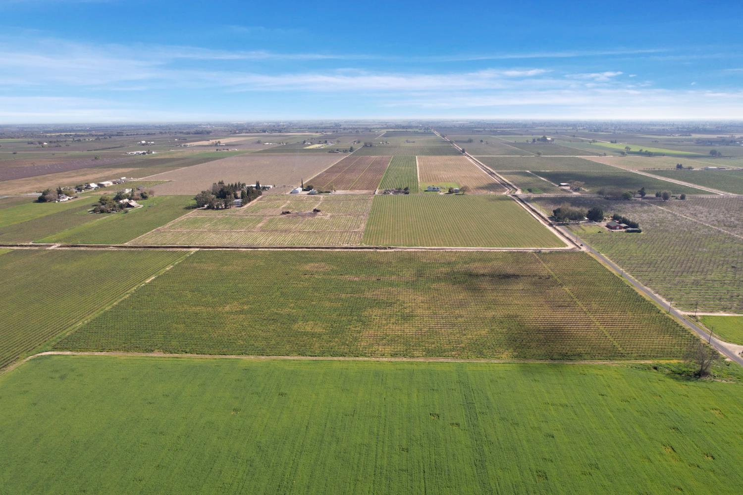4923 West Acampo Road Lodi, CA 95242 - Photo 7 of 17 a view of an ocean