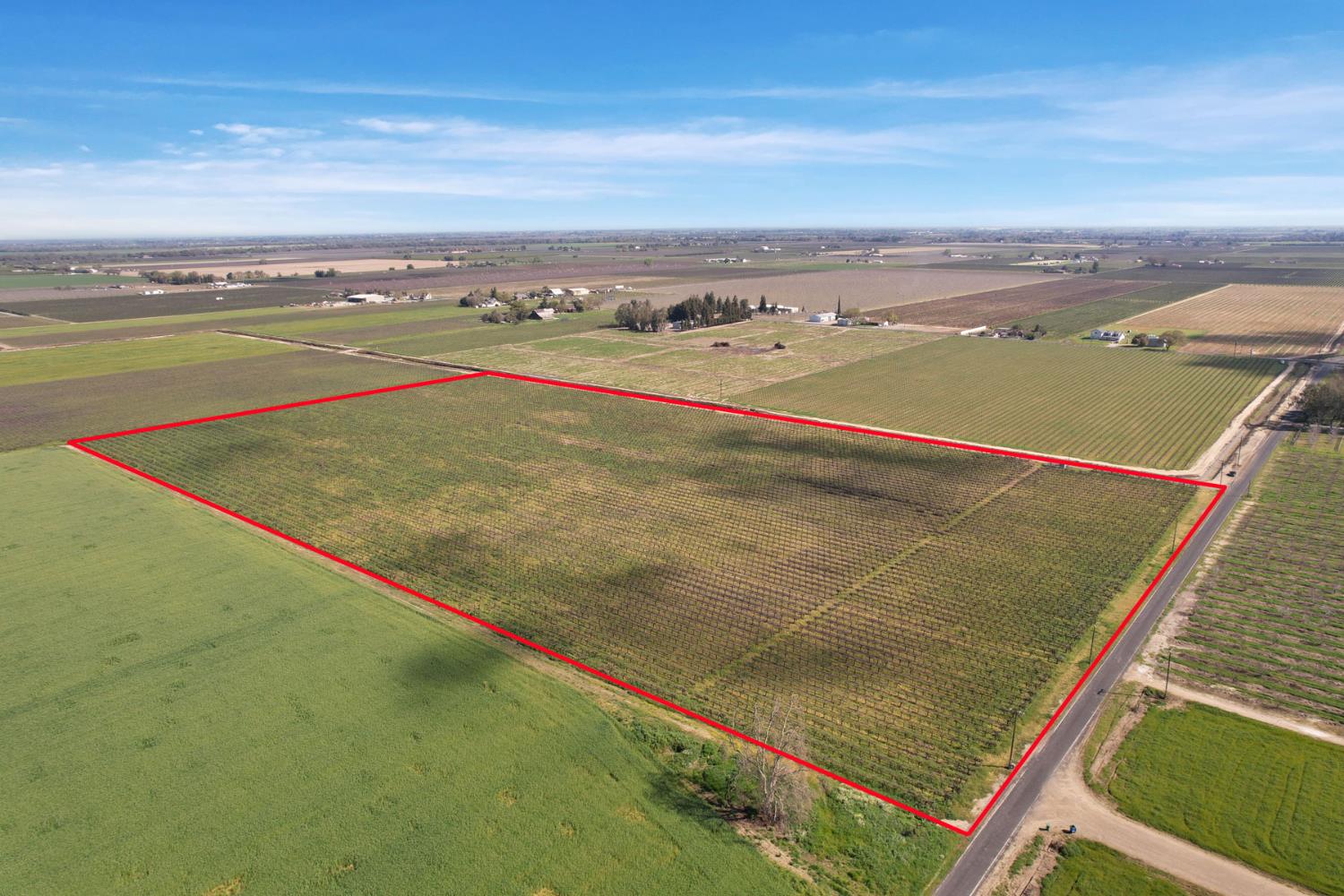 4923 West Acampo Road Lodi, CA 95242 - Photo 9 of 17 a view of an outdoor space and swimming pool
