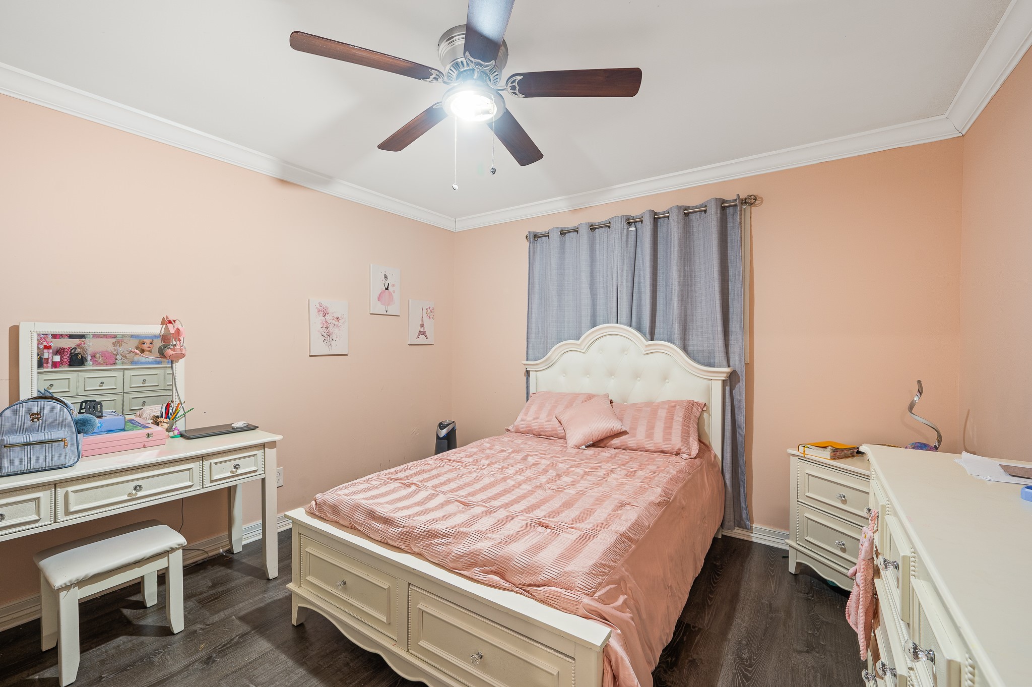 3823 Shadow Trail Houston, TX 77084 - Photo 20 of 29 a bedroom with a bed and a desk