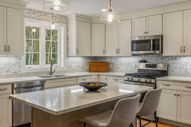 $610,000 | 8 Mulberry Lane, Epping, NH 03042