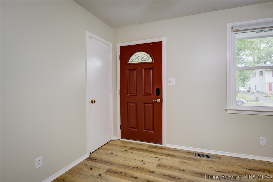 923 Assembly Road Jeffersonville, IN 47130 - Photo 5 of 24 Gallery Image 5