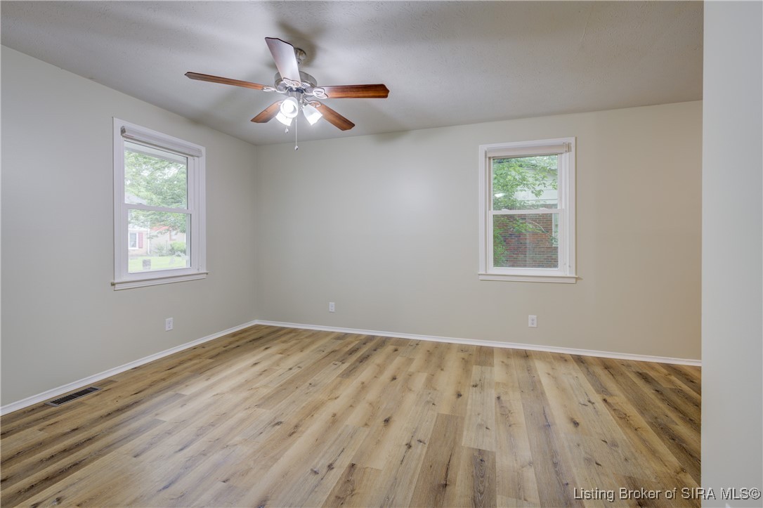 923 Assembly Road Jeffersonville, IN 47130 - Photo 6 of 24 Gallery Image 6