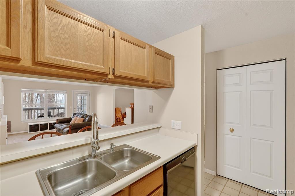 613 Curzon Court, Unit 203 Howell, MI 48843 - Photo 11 of 34 Gallery Image 11
