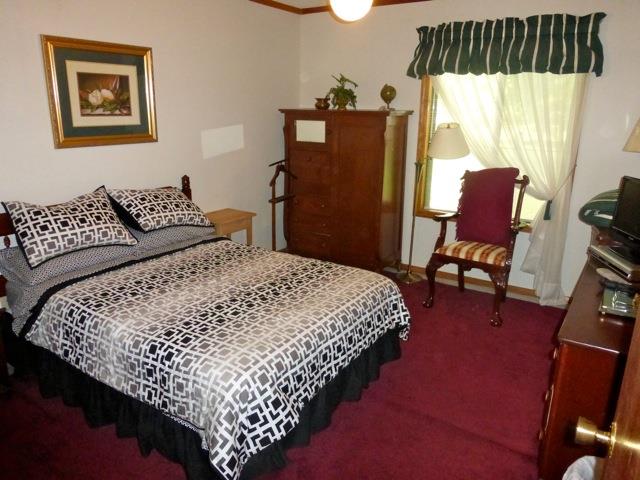 118 Fredonia Road Manchester, TN 37355 - Photo 12 of 18 Master bedroom. Bath across the hall. Laundry nearby.